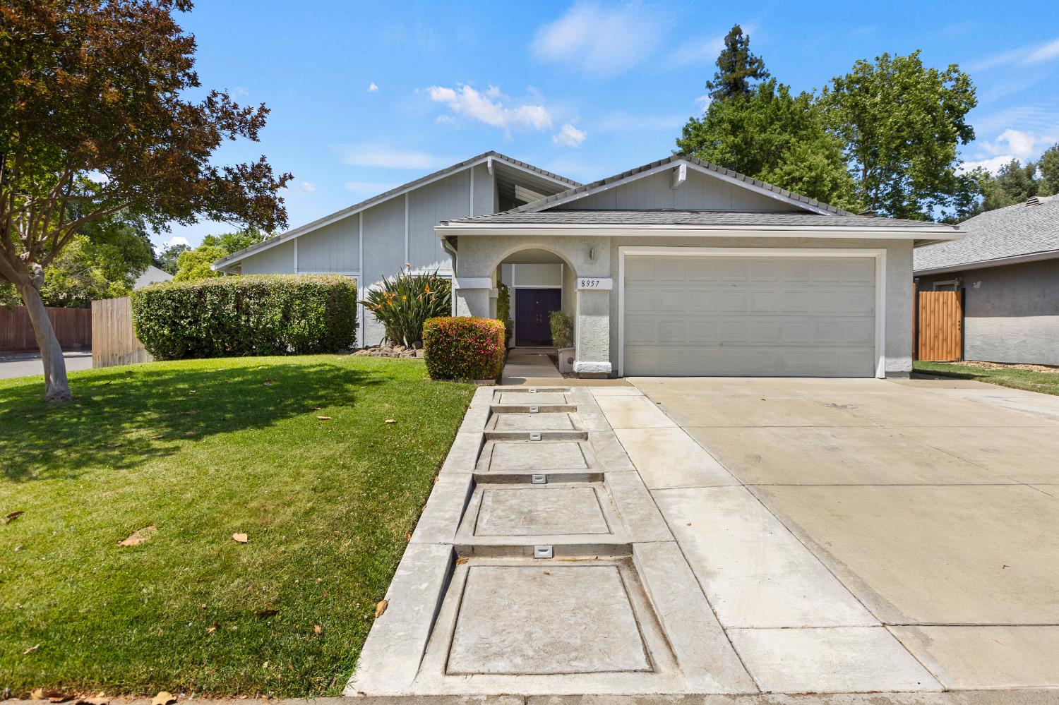 Detail Gallery Image 1 of 1 For 8957 Glen Alder Way, Sacramento,  CA 95826 - 4 Beds | 2 Baths