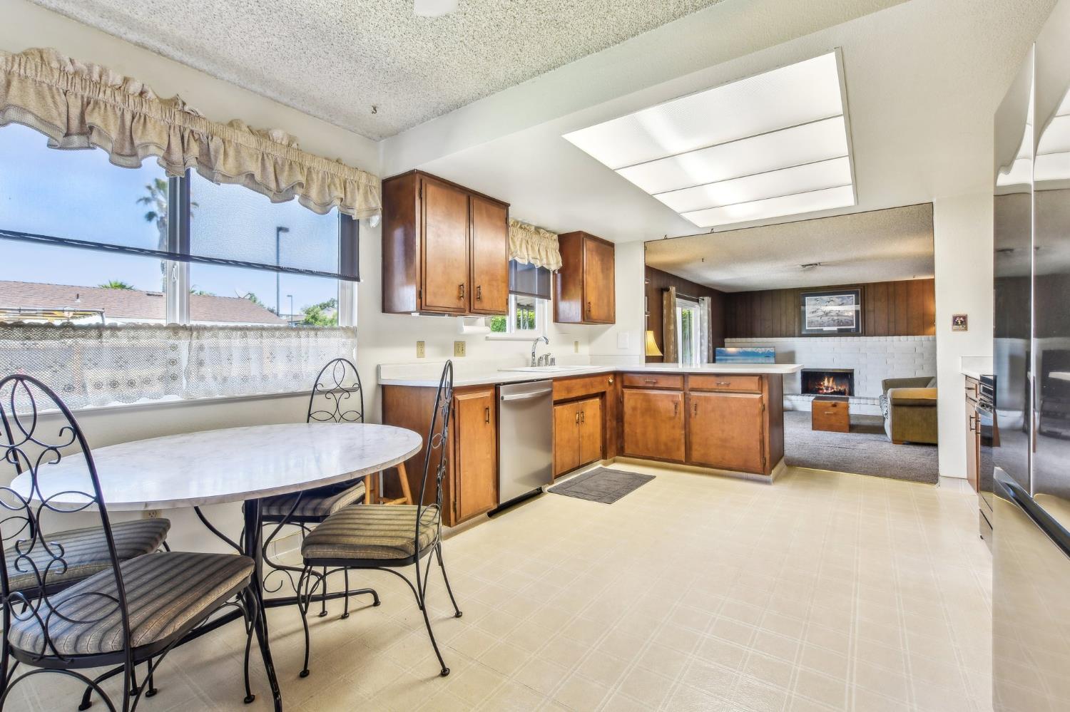 Elm Avenue, Galt, California image 7