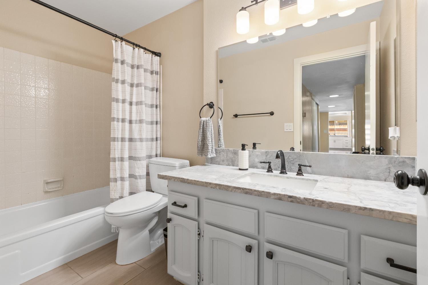 Glen Alder Way, Sacramento, CA, 95826-4058