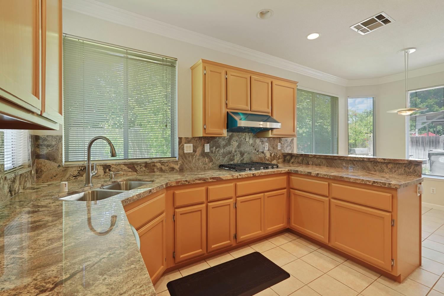 Detail Gallery Image 15 of 50 For 1053 L Aloutte Way, Sacramento,  CA 95831 - 4 Beds | 3 Baths