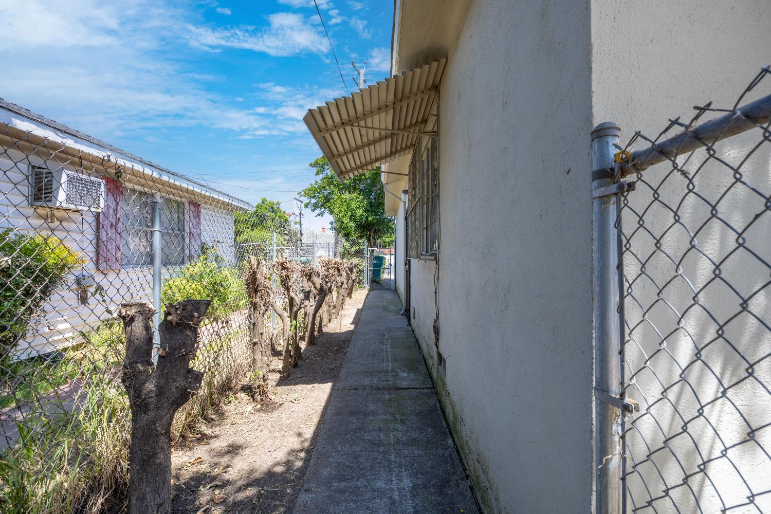 S San Joaquin Street, Stockton, California image 32