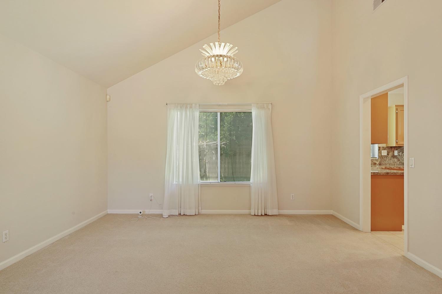 Detail Gallery Image 12 of 50 For 1053 L Aloutte Way, Sacramento,  CA 95831 - 4 Beds | 3 Baths
