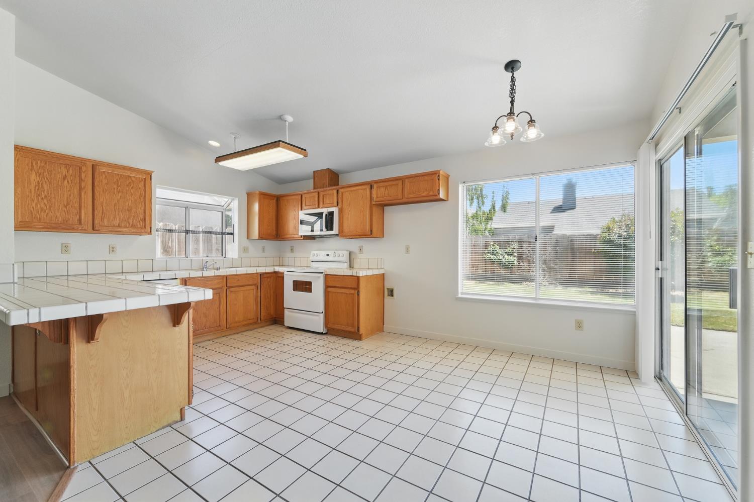 Colony Manor, Riverbank, California image 12