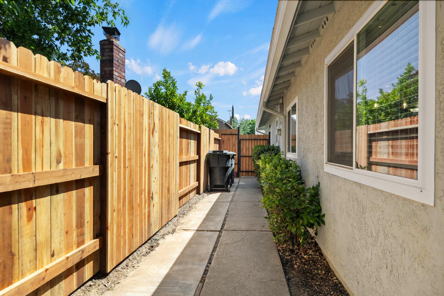 Glen Alder Way, Sacramento, CA, 95826-4058