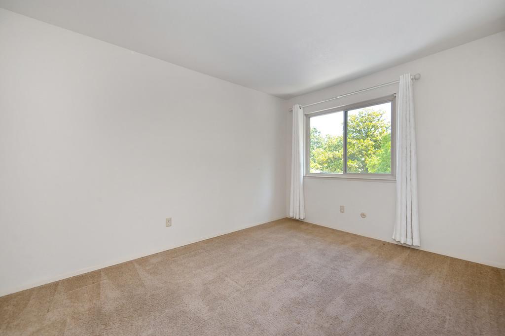 Photo #12: 225061030 Listing: Photo #12