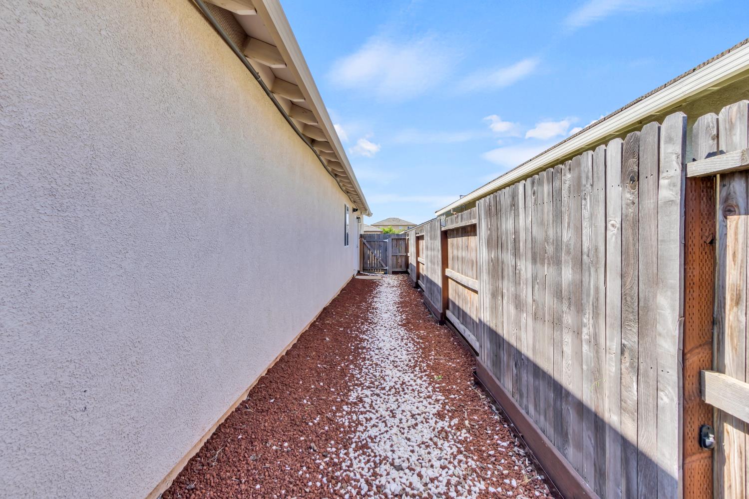 Sierra Bluff Street, Olivehurst, California image 43