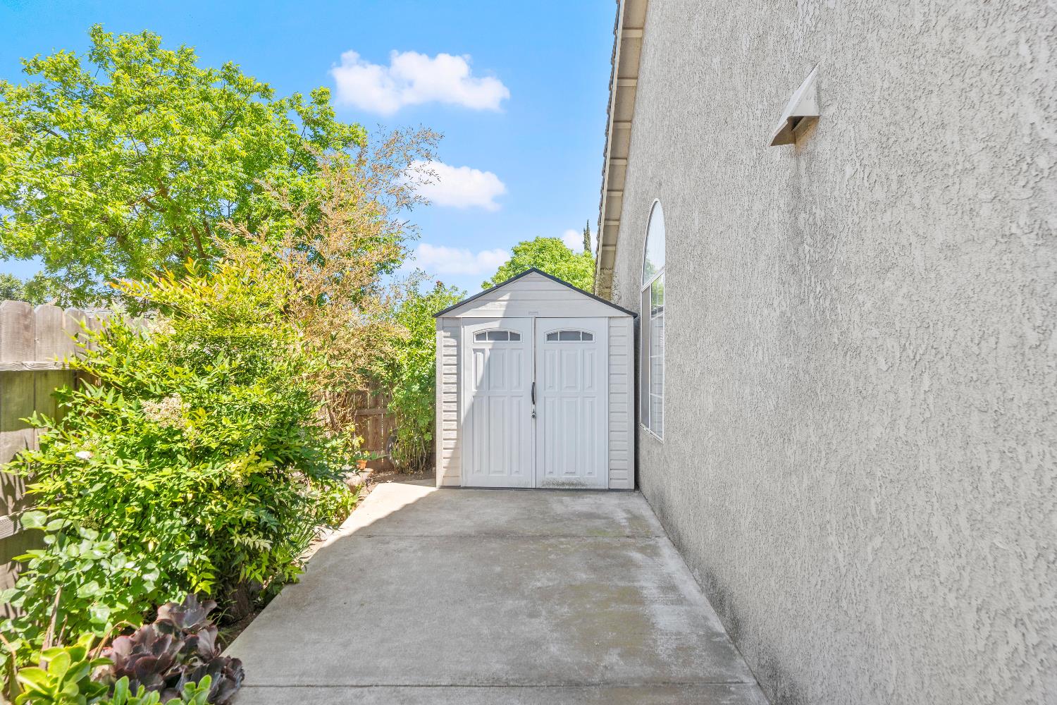 Van Eeden Court, Stockton, California image 33