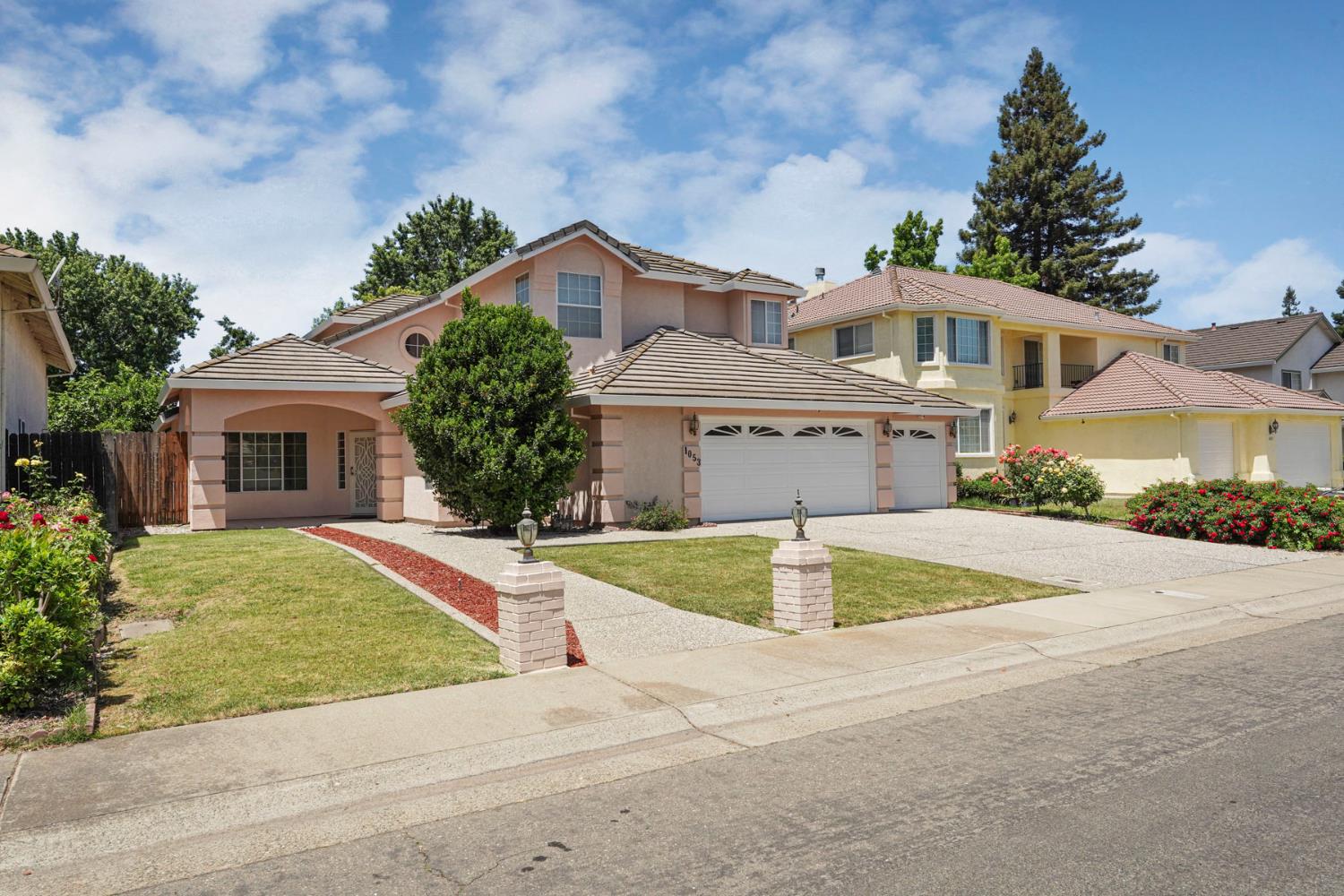 Detail Gallery Image 4 of 50 For 1053 L Aloutte Way, Sacramento,  CA 95831 - 4 Beds | 3 Baths