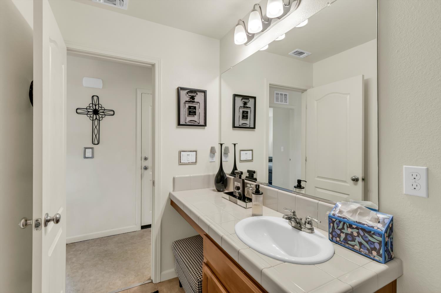 Sierra Bluff Street, Olivehurst, California image 35