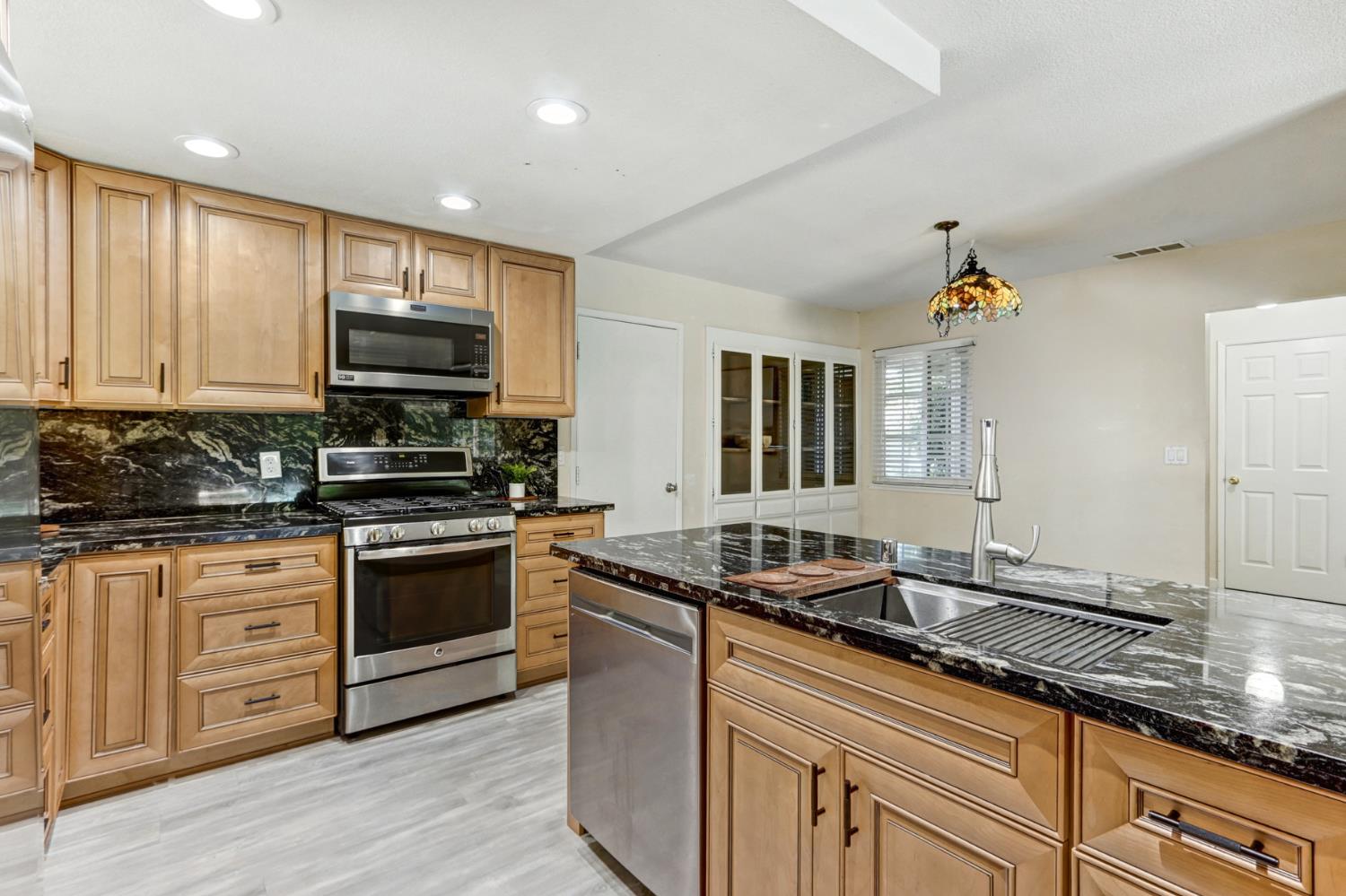 Oak Creek Court, Roseville, California image 12