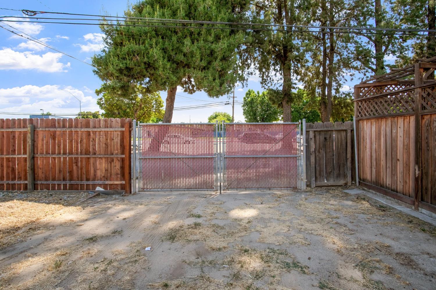 Whitcomb Way, Modesto, California image 21