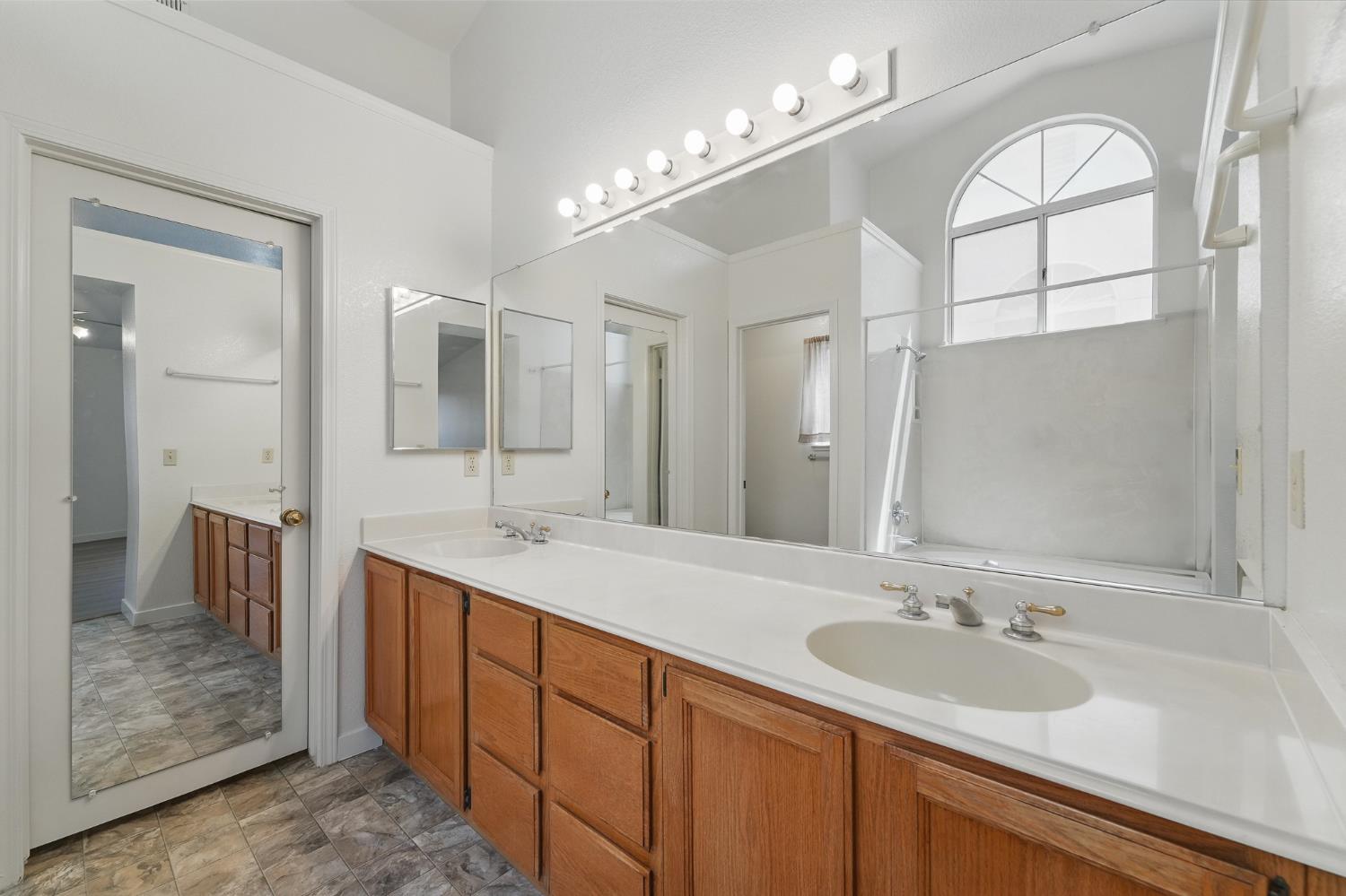 Colony Manor, Riverbank, California image 29