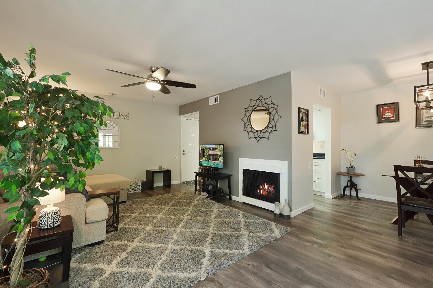 Photo #8: 225067869 Listing: Photo #8