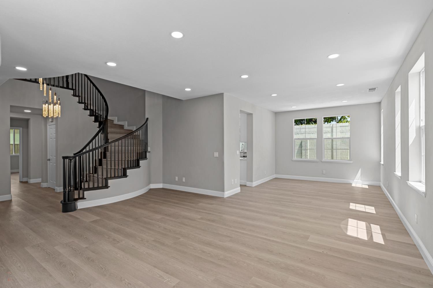 Detail Gallery Image 13 of 82 For 2431 Ogden Sannazor Ct, Tracy,  CA 95377 - 6 Beds | 4/1 Baths