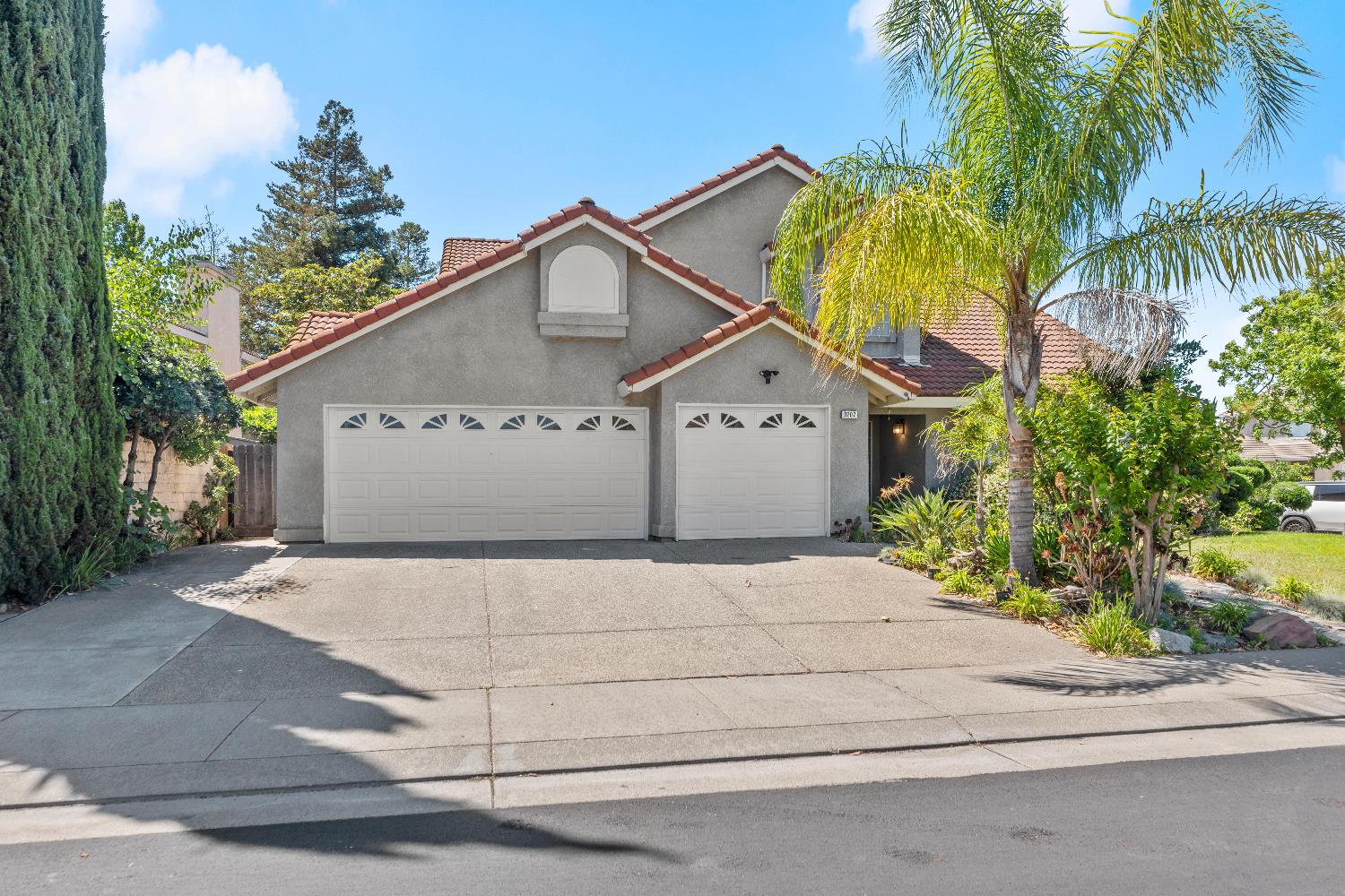 Van Eeden Court, Stockton, California image 2