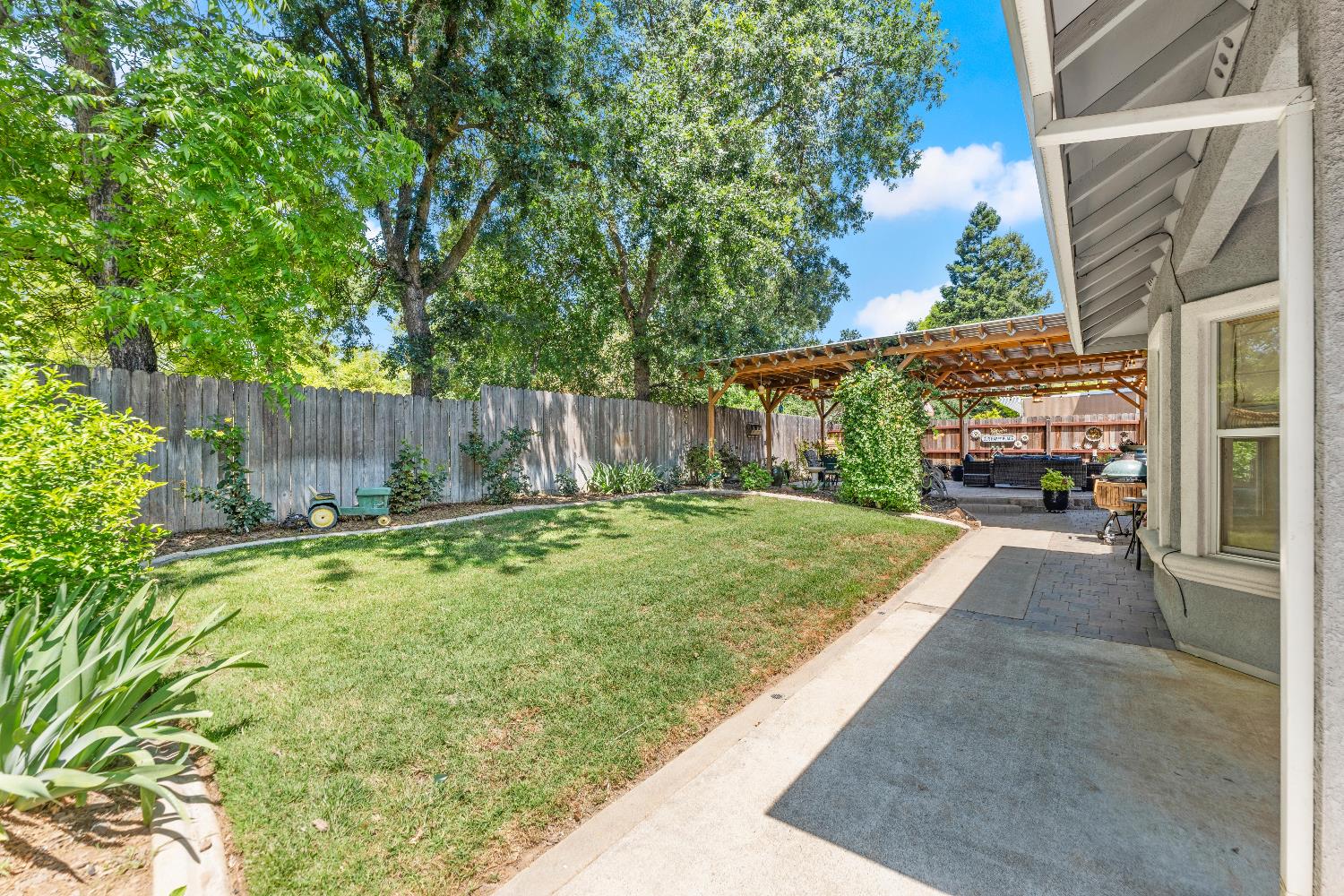 Crown Prince Court, Elk Grove, California image 36