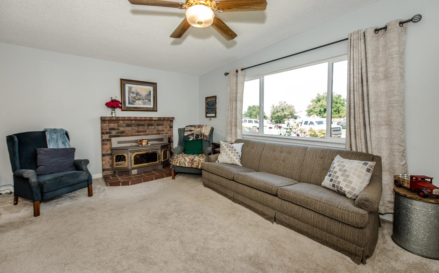 Leo Way, Woodland, California image 10