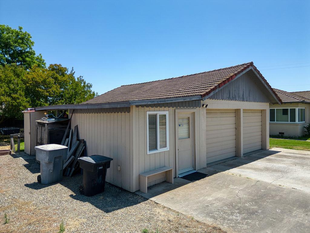 Vine Avenue, Escalon, California image 7