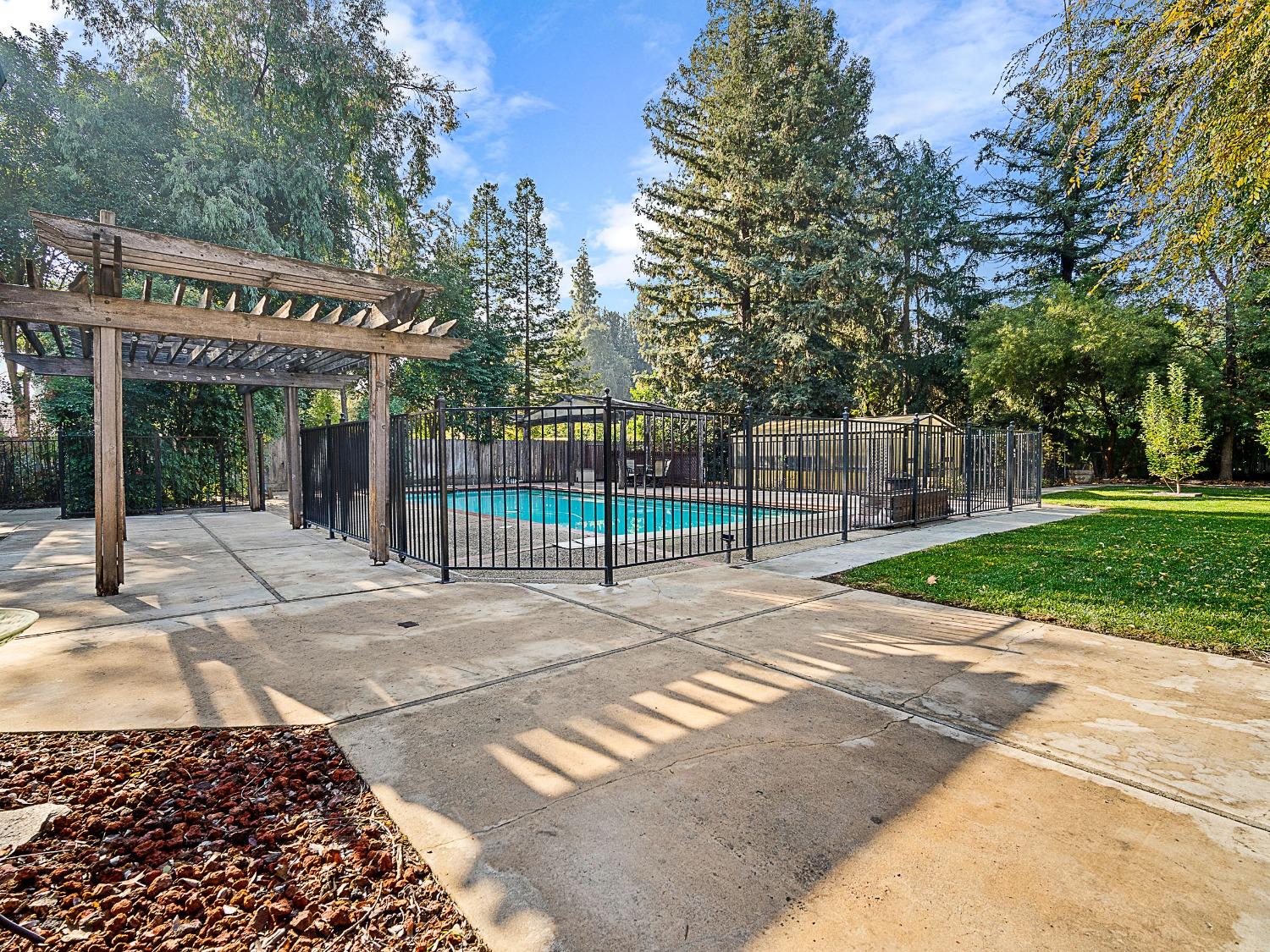 Laron Court, Stockton, California image 21