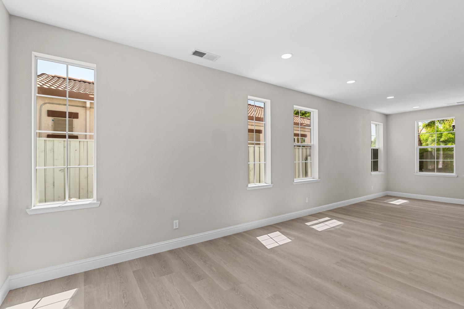 Detail Gallery Image 15 of 82 For 2431 Ogden Sannazor Ct, Tracy,  CA 95377 - 6 Beds | 4/1 Baths