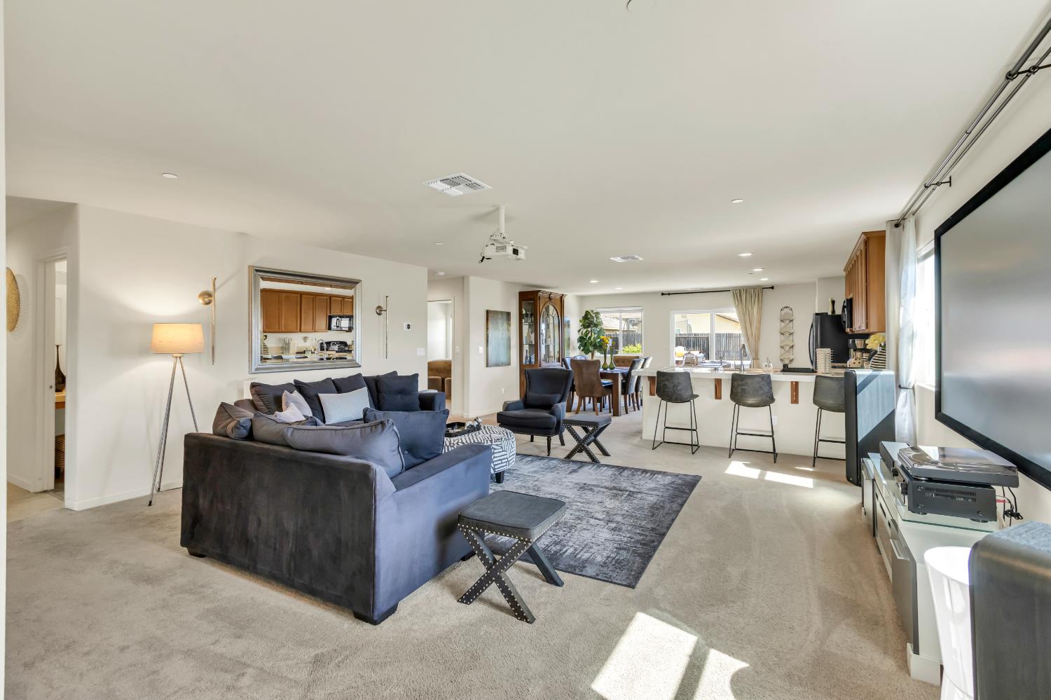 Sierra Bluff Street, Olivehurst, California image 5