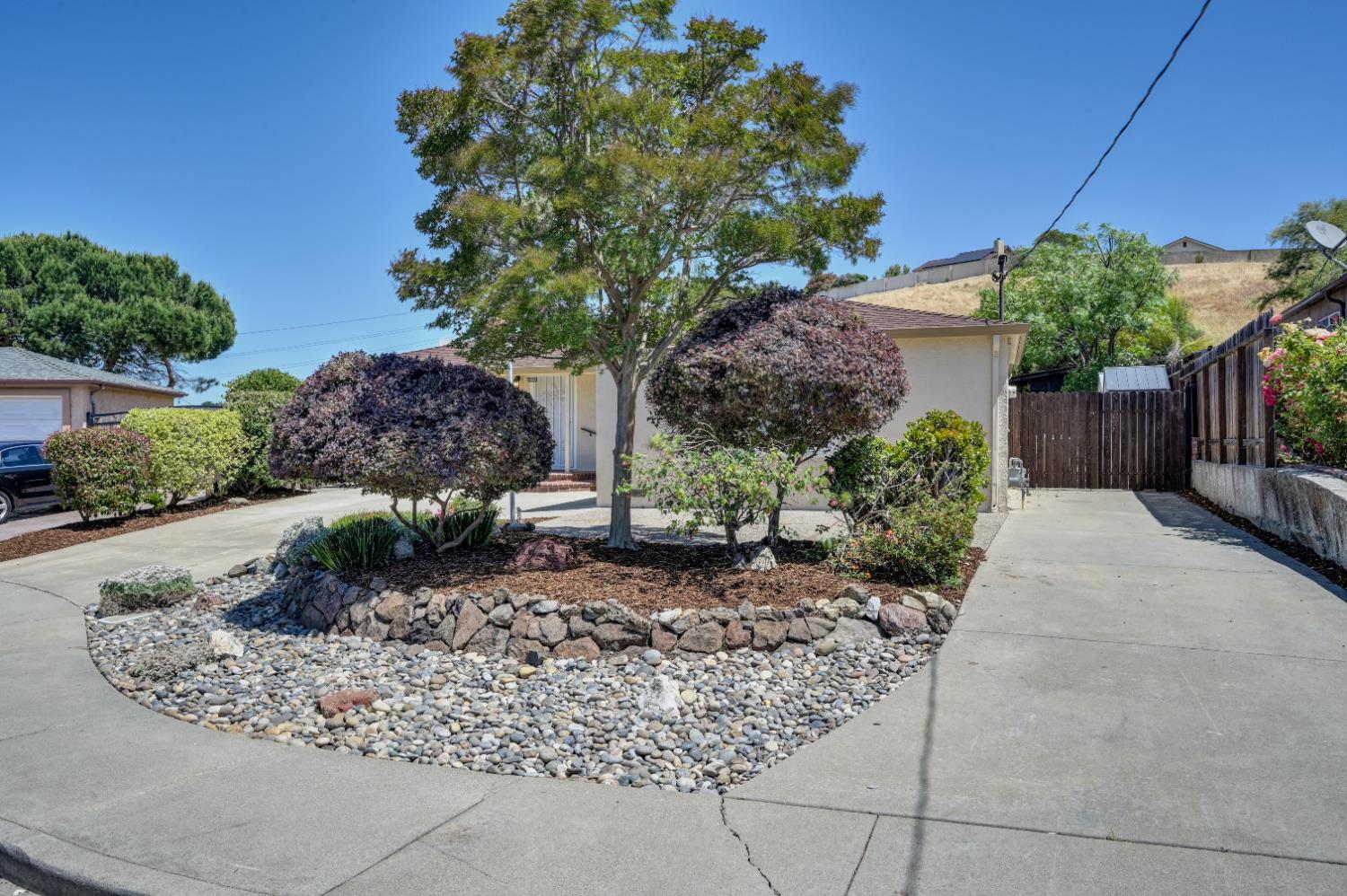 Clark Court, Pinole, California image 24