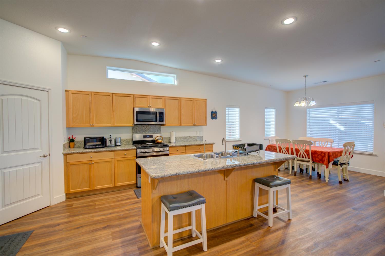 Roma Street, Madera, California image 9