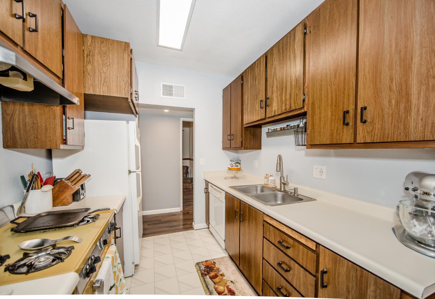 Leo Way, Woodland, California image 3