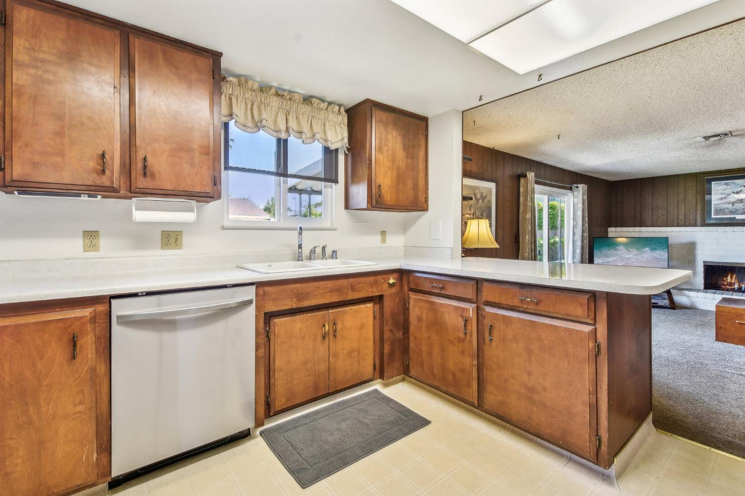Elm Avenue, Galt, California image 9