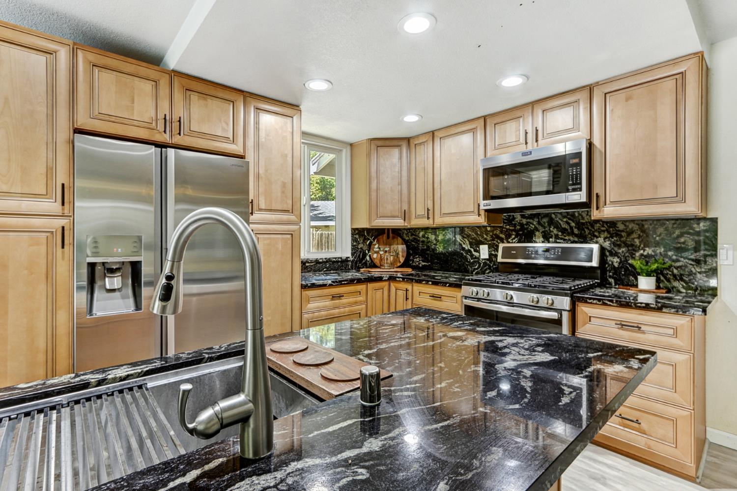 Oak Creek Court, Roseville, California image 9