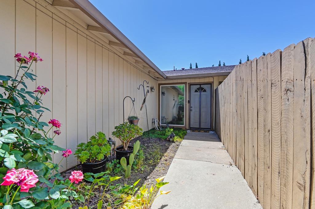 9350 Camada Court, Elk Grove, California image 5
