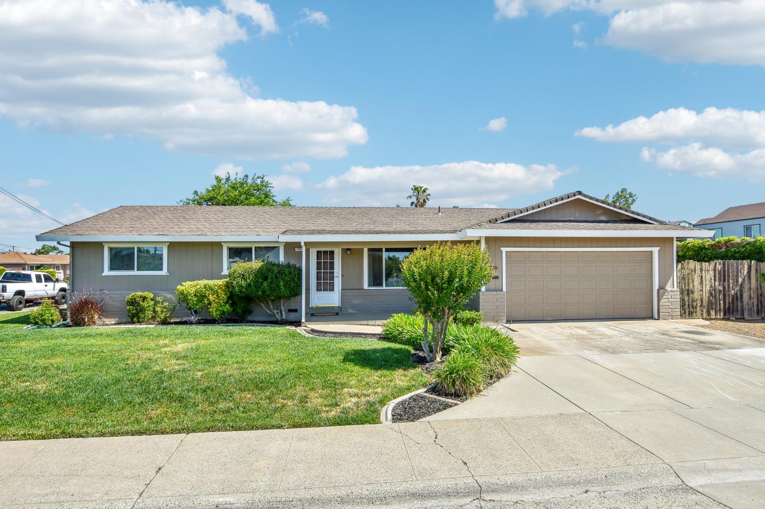 Elm Avenue, Galt, California image 1