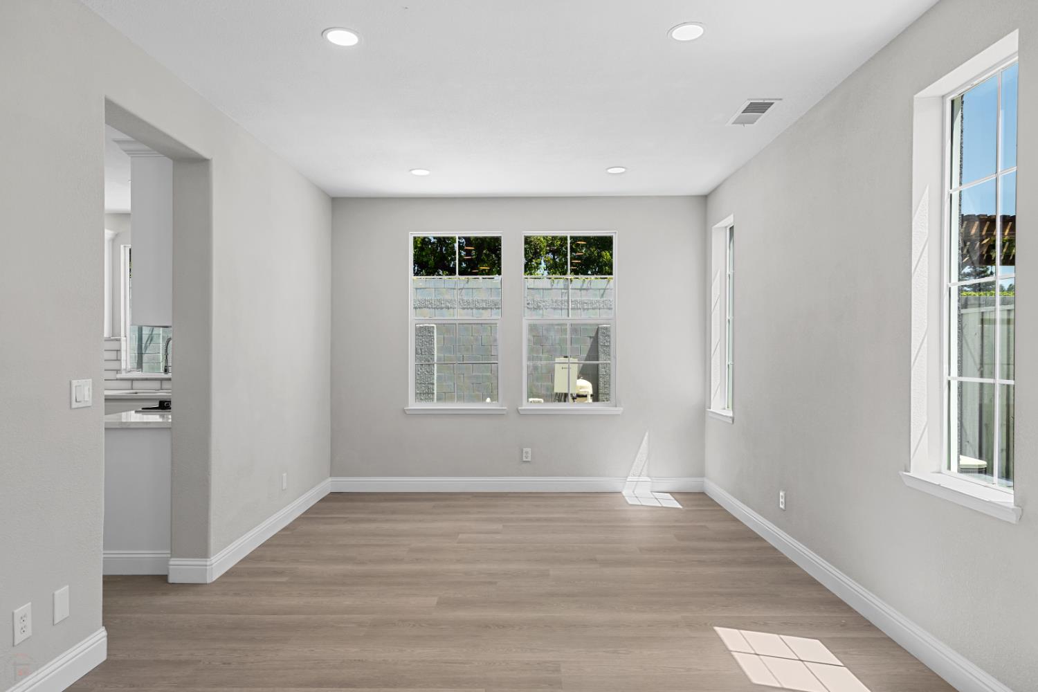 Detail Gallery Image 14 of 82 For 2431 Ogden Sannazor Ct, Tracy,  CA 95377 - 6 Beds | 4/1 Baths