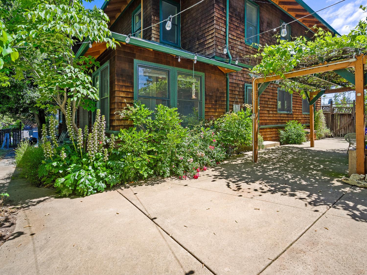 Almond Street, Auburn, California image 34