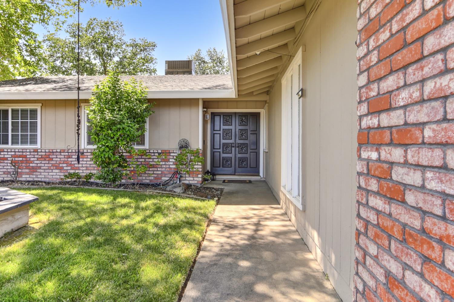 Oak Creek Court, Roseville, California image 2