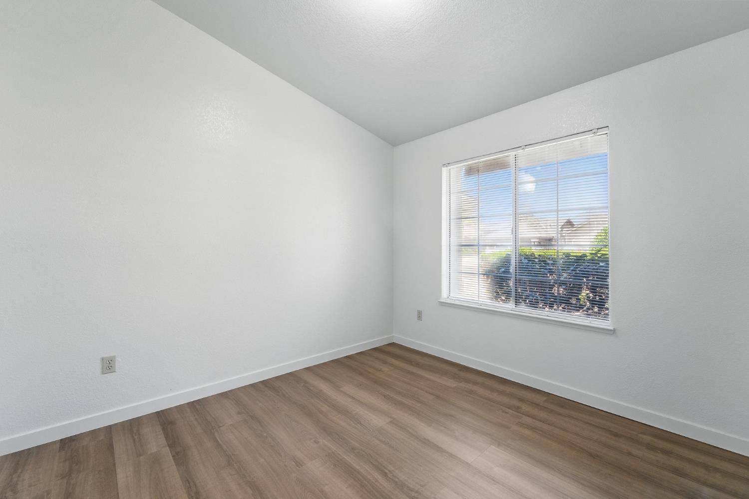 Colony Manor, Riverbank, California image 19
