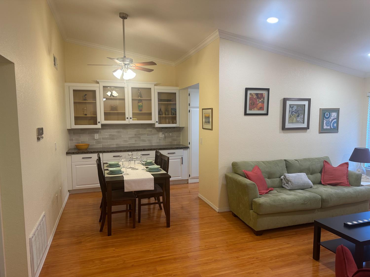 Photo #2: 225068739 Listing 