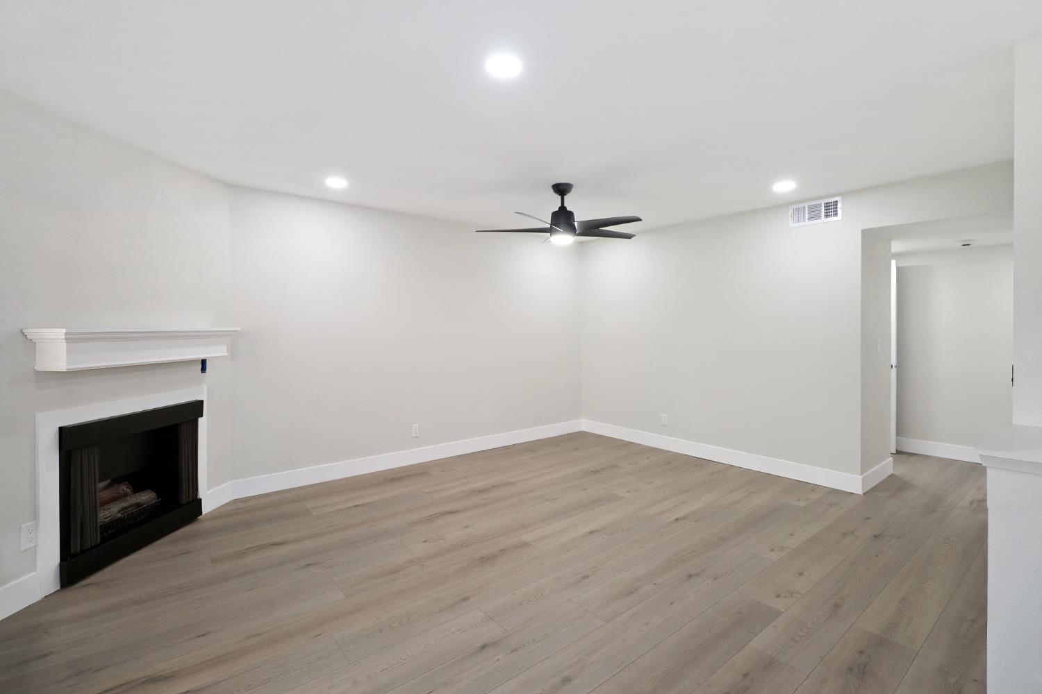 Photo #4: 225069098 Listing: Photo #4