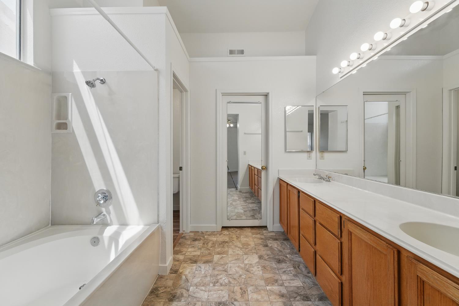 Colony Manor, Riverbank, California image 27