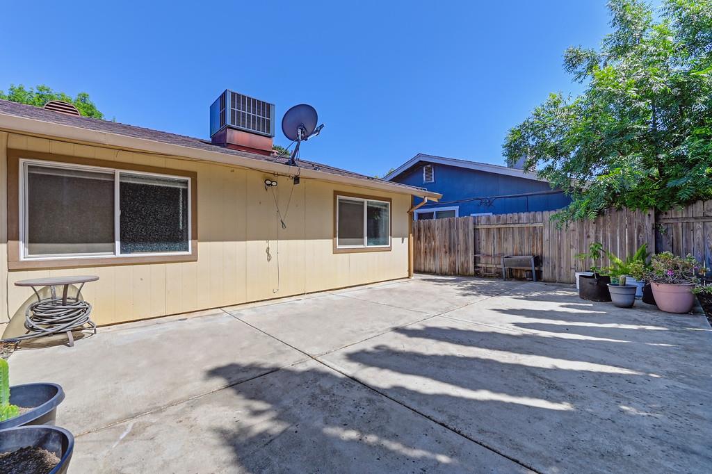 9350 Camada Court, Elk Grove, California image 18