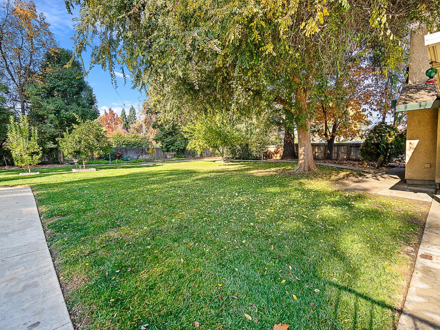 Laron Court, Stockton, California image 25