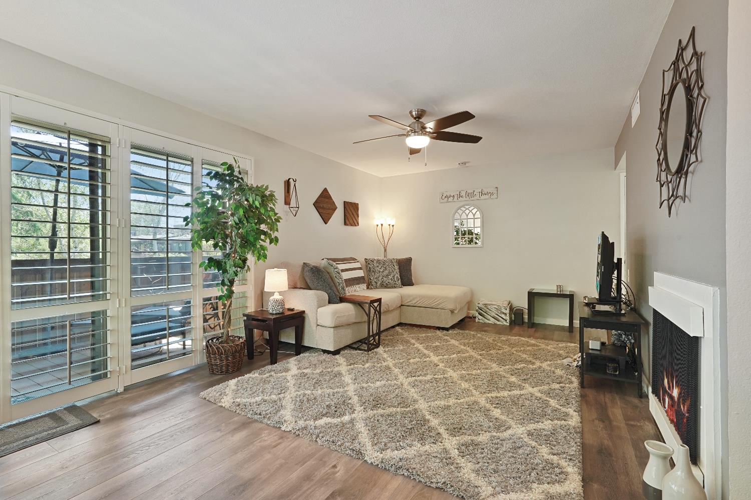 Photo #4: 225067869 Listing: Photo #4