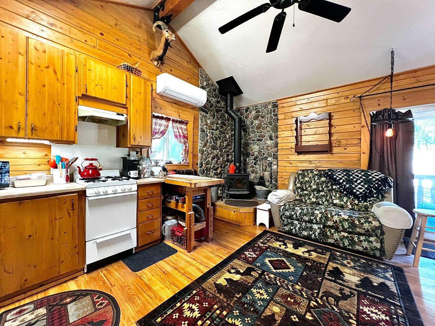 Hidden Valley Road, Mountain Ranch, California image 14