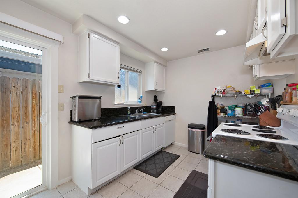 9350 Camada Court, Elk Grove, California image 8