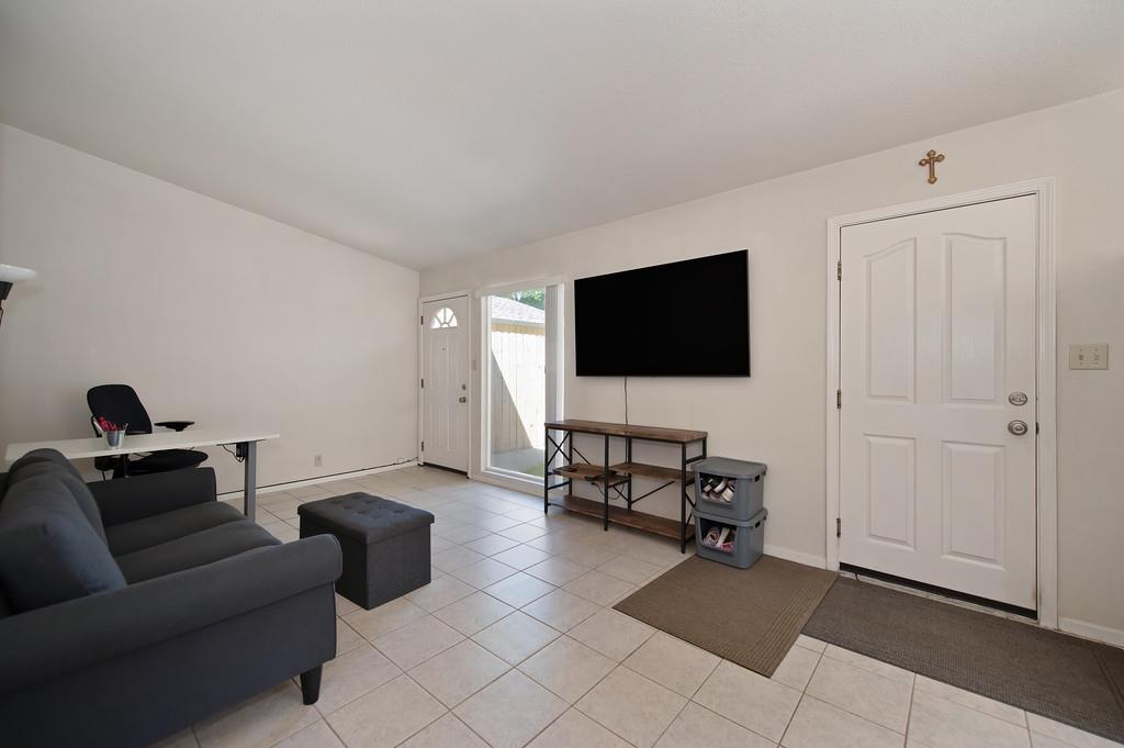 9350 Camada Court, Elk Grove, California image 7