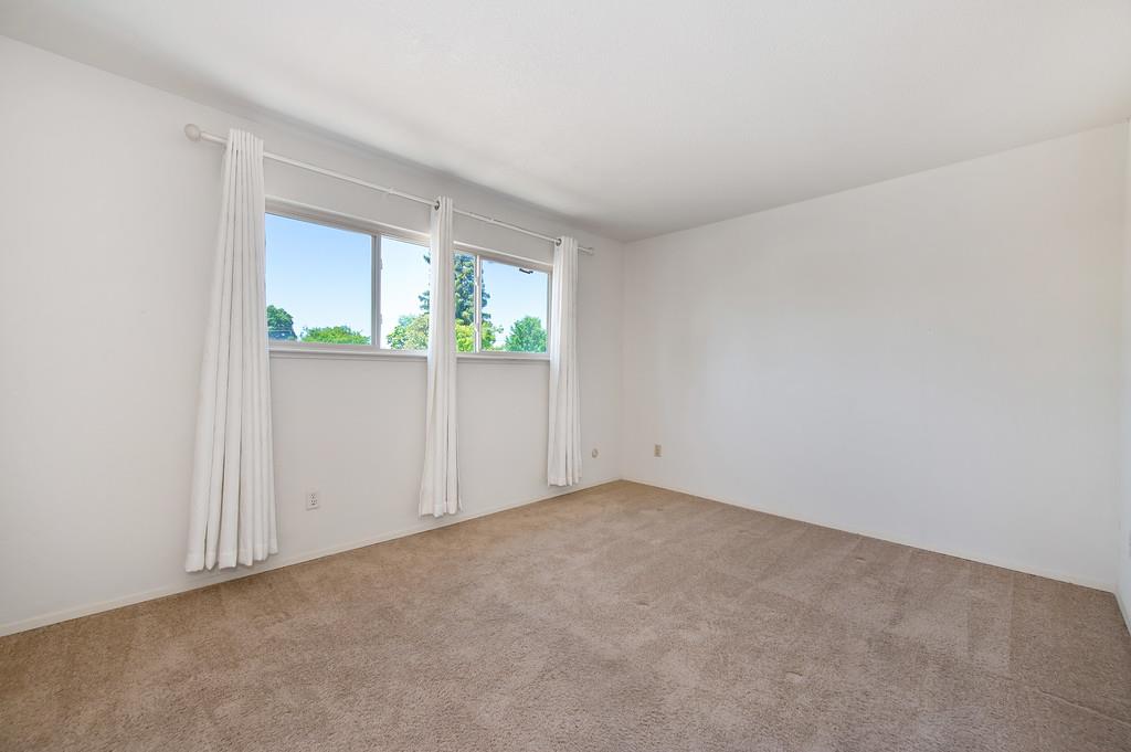 Photo #13: 225061030 Listing: Photo #13