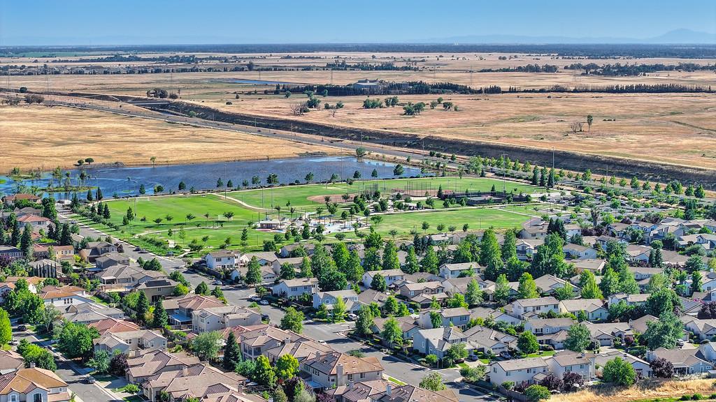 Azalea Garden Way, Rancho Cordova, California image 39