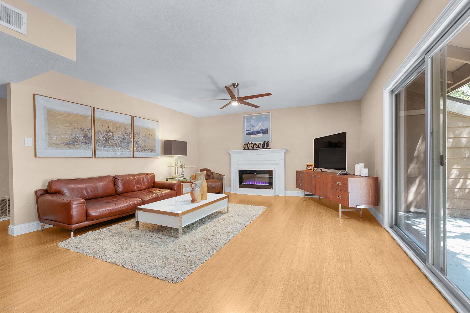 Photo #4: 225069920 Listing: Photo #4