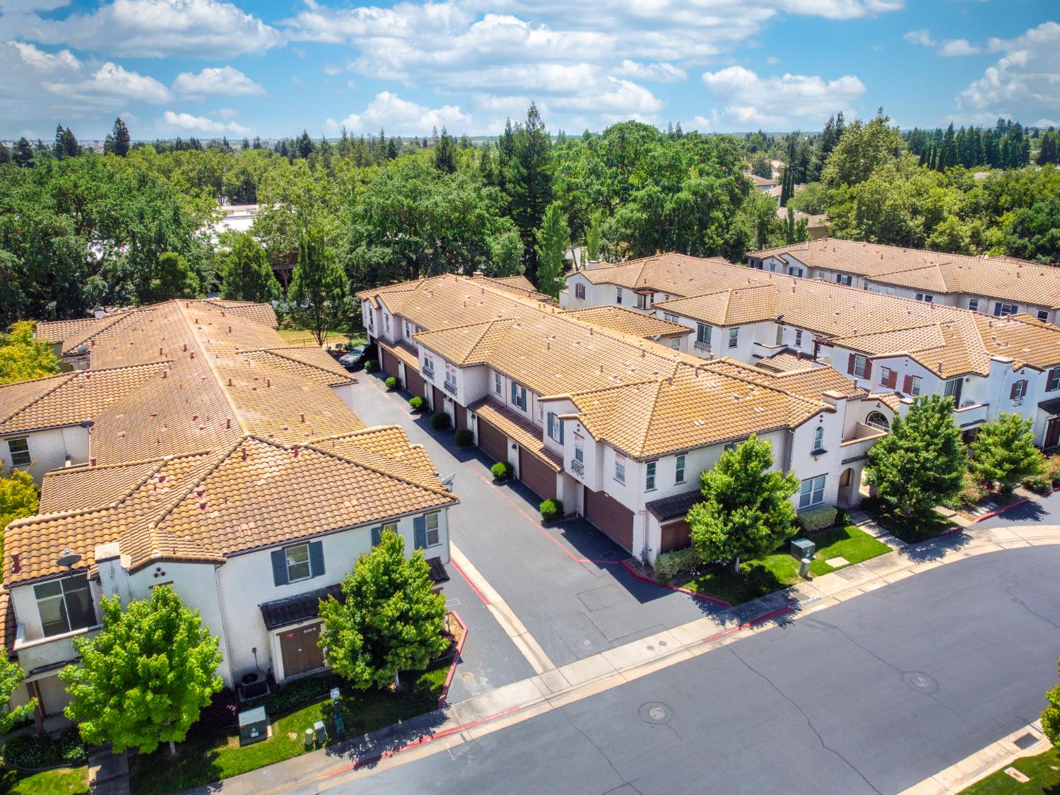 Crystal Walk Circle, Elk Grove, California image 23