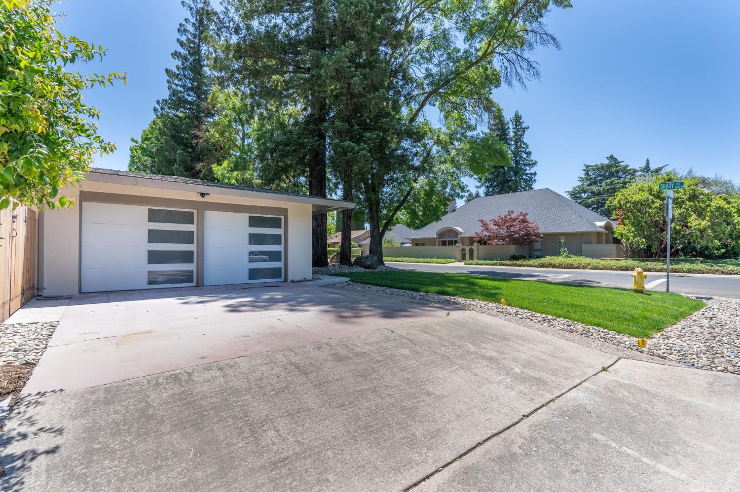Brady Avenue, Modesto, California image 39